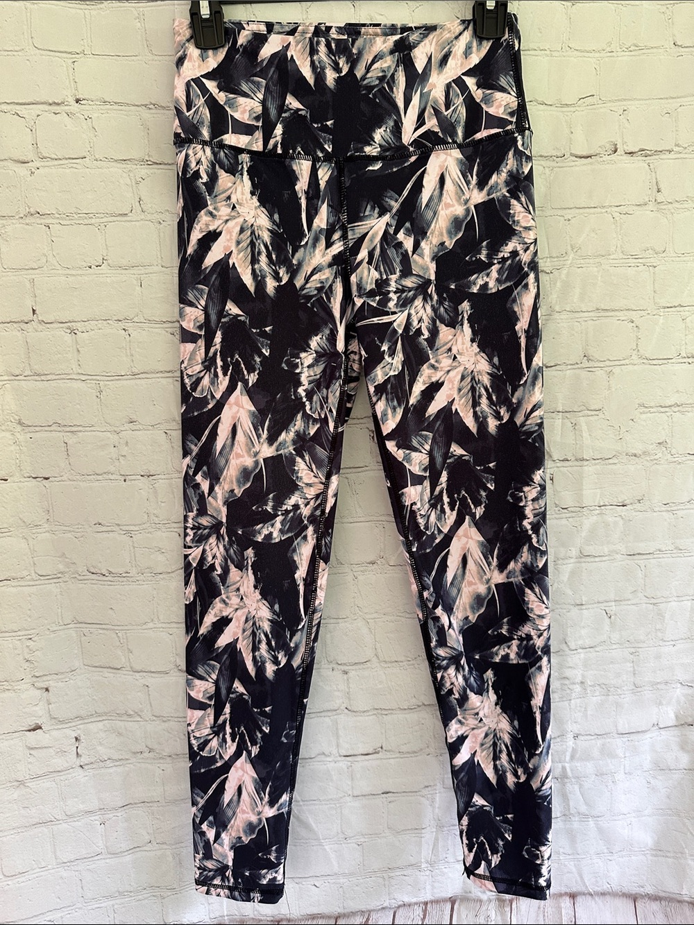 Kyodan Tropical Leaf Print Active Leggings -Navy & Blush size S